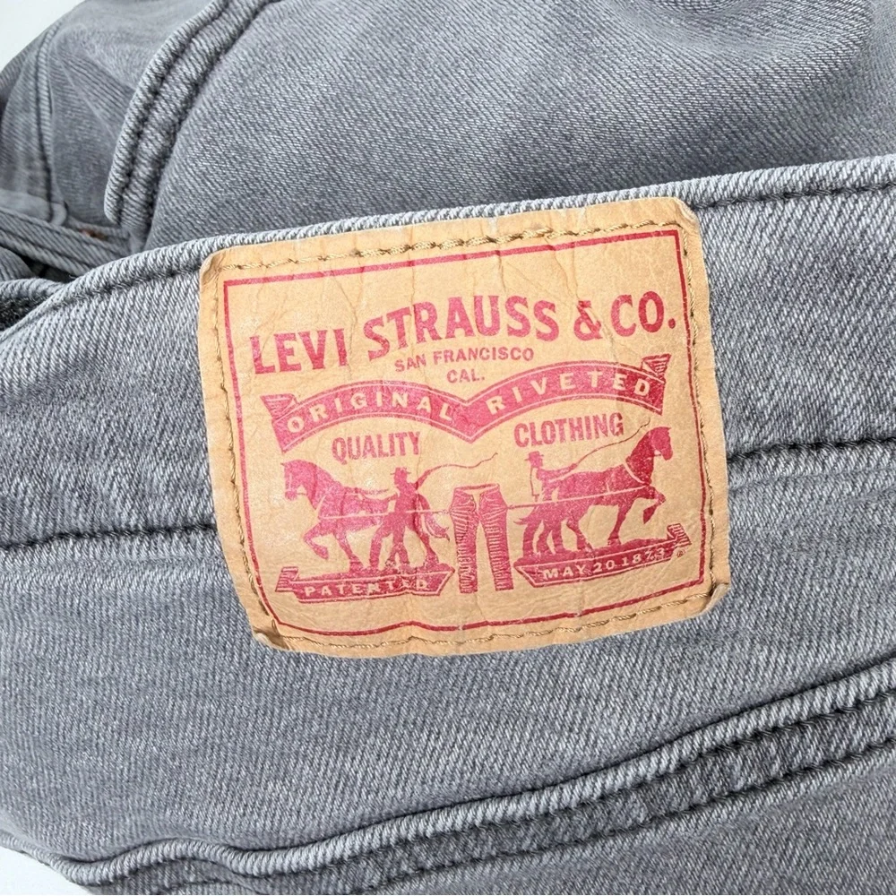 Levi’s Grey Ribcage Straight Ankle Jeans‎